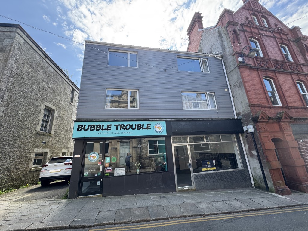 Lot: 63 - MIXED USE PROPERTY COMPRISING TWO COMMERCIAL UNITS AND THREE FLATS - Front of the property